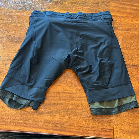 Lululemon Mens large 9” inseam lined shorts olive and black - Picture 12 of 13